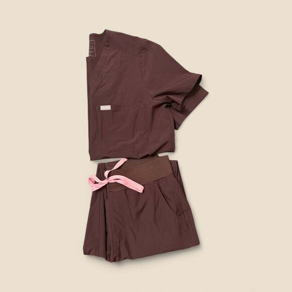 Figs Women's Chocolate Scrub Set, V-Neck Top & Jogger Pants top M top S bottom. - Picture 4 of 5